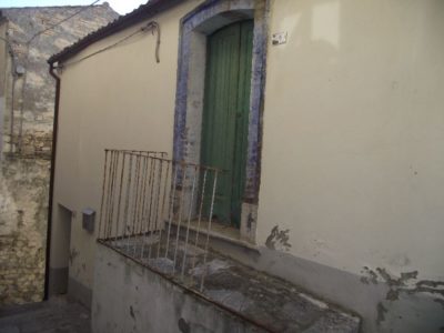 casa tipica in pietra